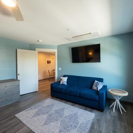 Long Beach Suites Gloucester Eksteriør bilde