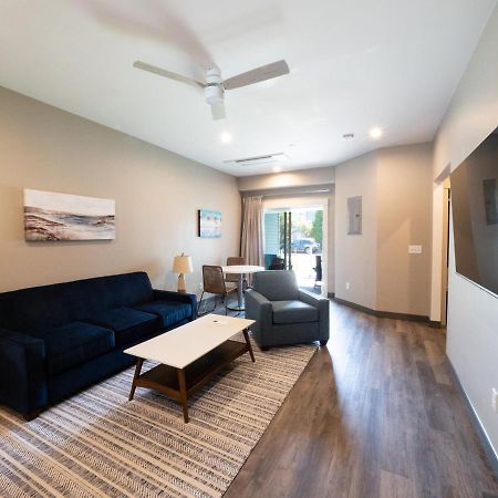 Long Beach Suites Gloucester Eksteriør bilde