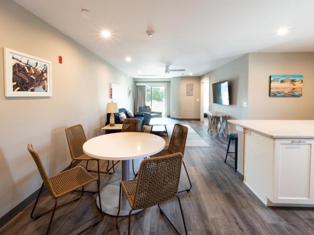 Long Beach Suites Gloucester Eksteriør bilde